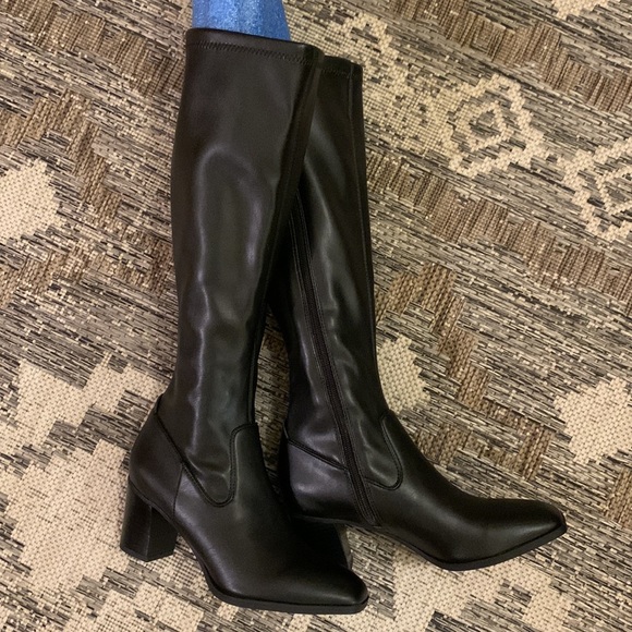Franco Sarto Shoes - NWT Franco Sarto Indira heeled boots with inside zipper. 5 ⭐️ seller/Posh Ambass